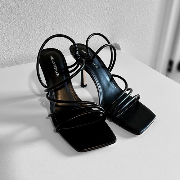 MARC FISHER Women's Dareta Strappy Sandals NWOT - Picture 1 of 3